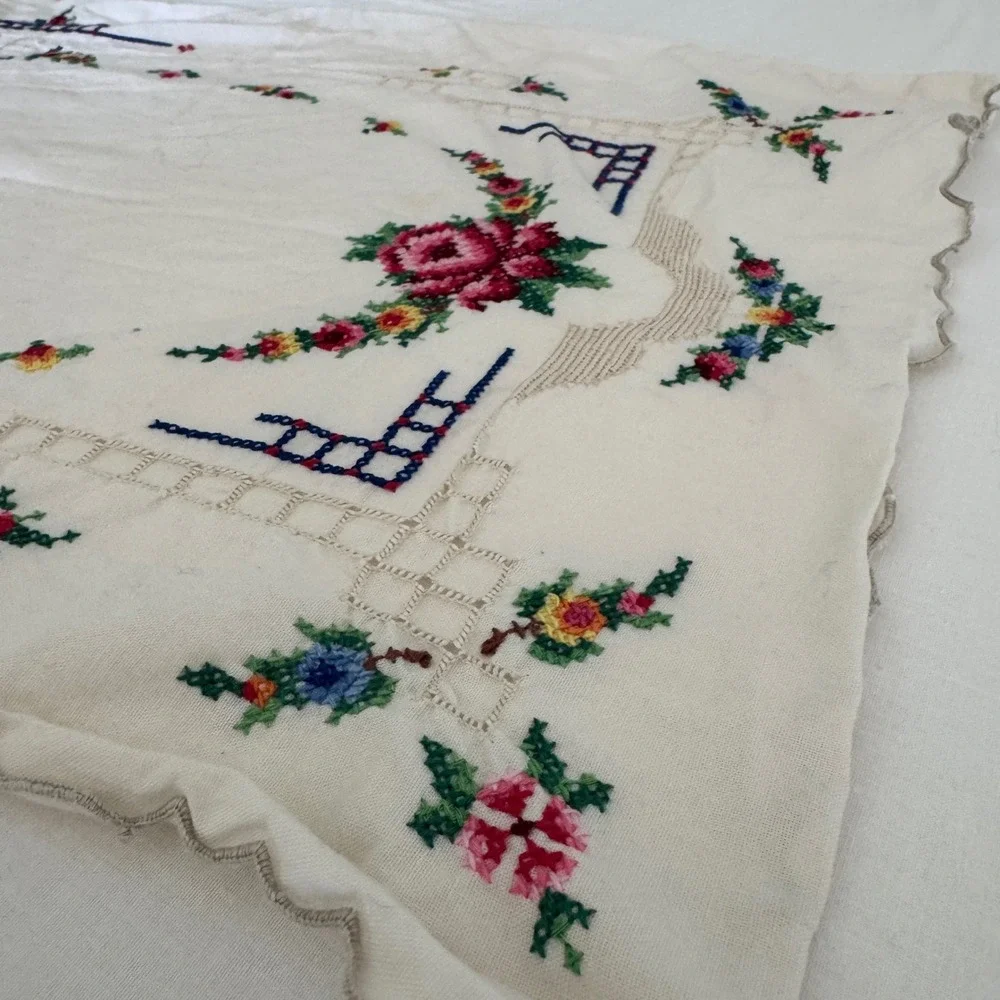 Vintage Floral Cross Stitch Embroidered Table Runner Cream Linen Scalloped 39x14